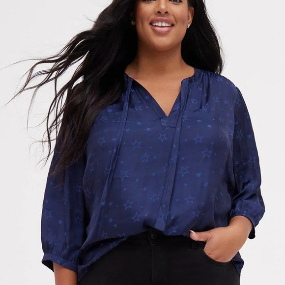 torrid Tops - Torrid Peasant Blouse - Charmeuse Jacquard Star Navy in Size 3 / 22-24